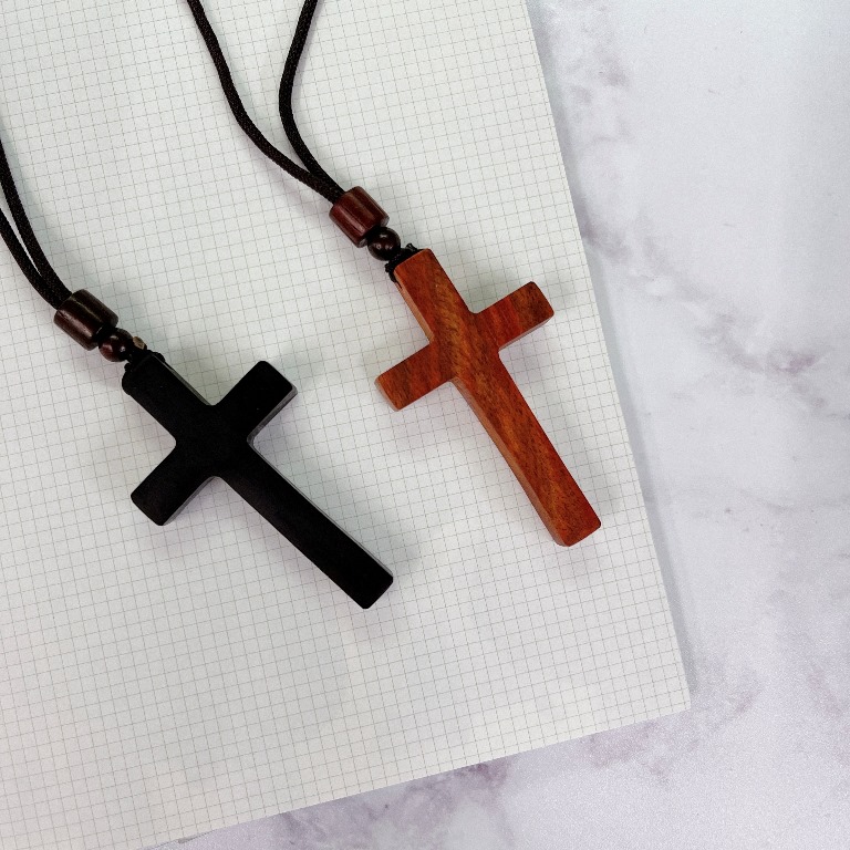 經典木質十字架項鍊